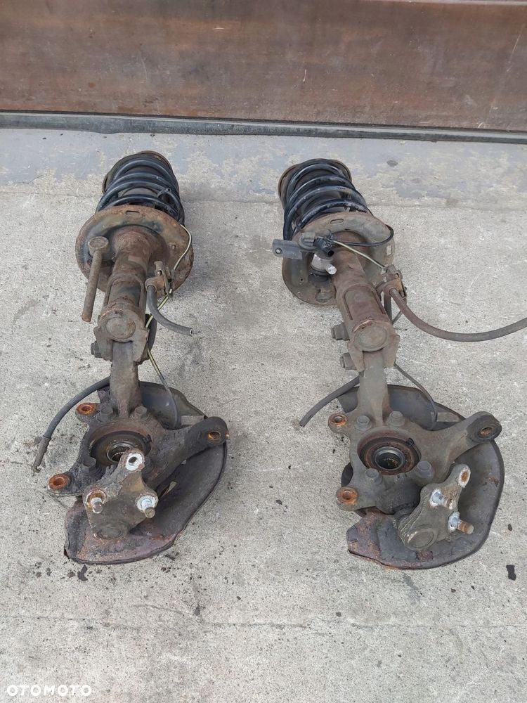 Toyota VERSO Lift 09 - 18 r mcperson prawy przód 1,6 2,0 d4d zwrotnica - 5