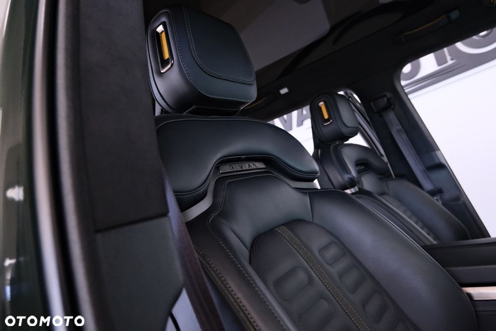 Rivian R1S - 30