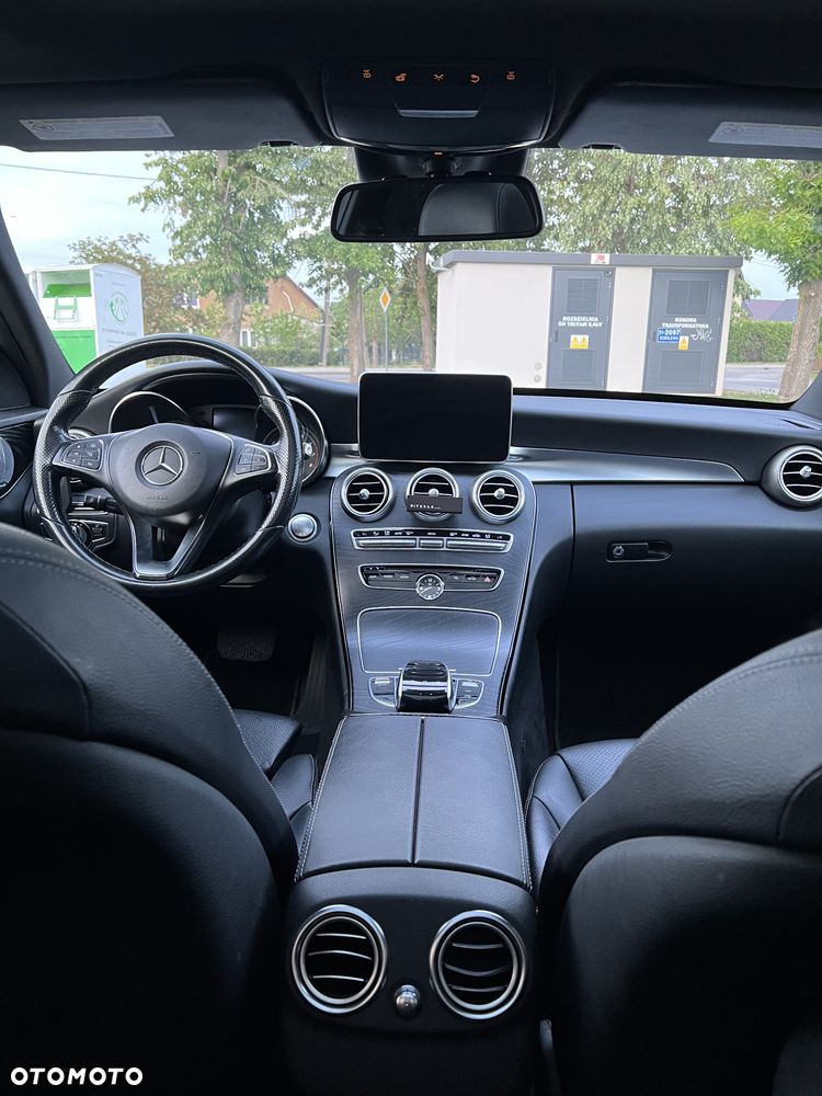 Mercedes-Benz Klasa C 300 7G-TRONIC AMG Line - 23