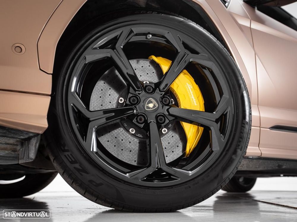 Lamborghini Urus - 21