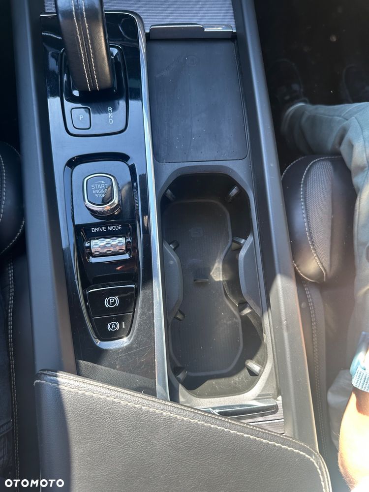 Volvo XC 60 T8 Twin Engine AWD Geartronic RDesign - 29