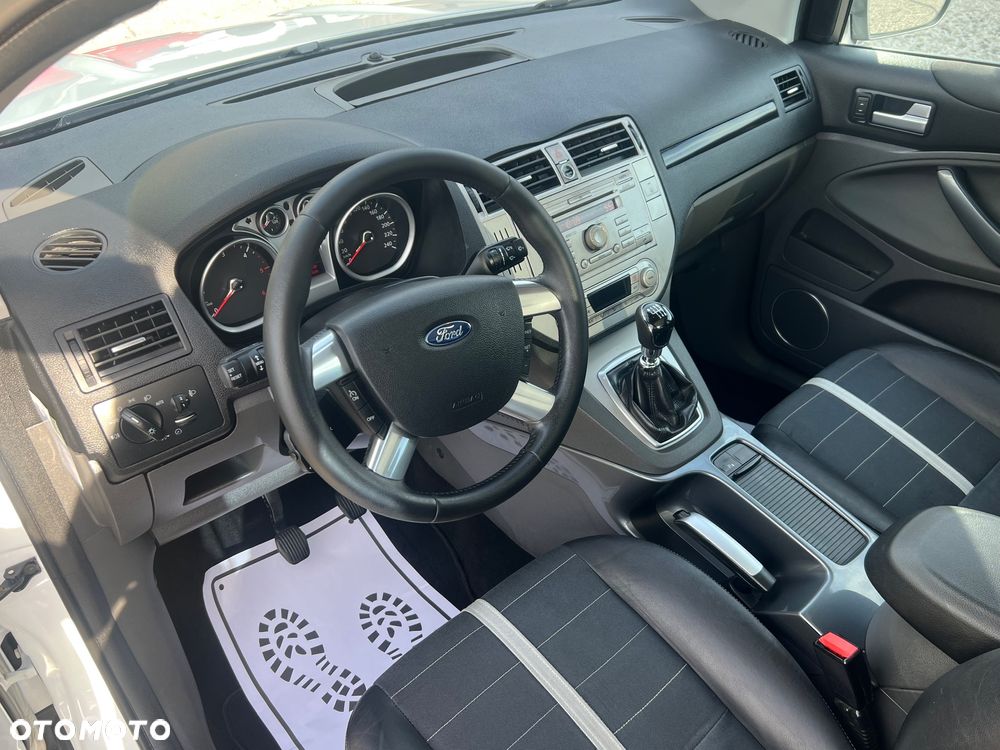 Ford Kuga - 25