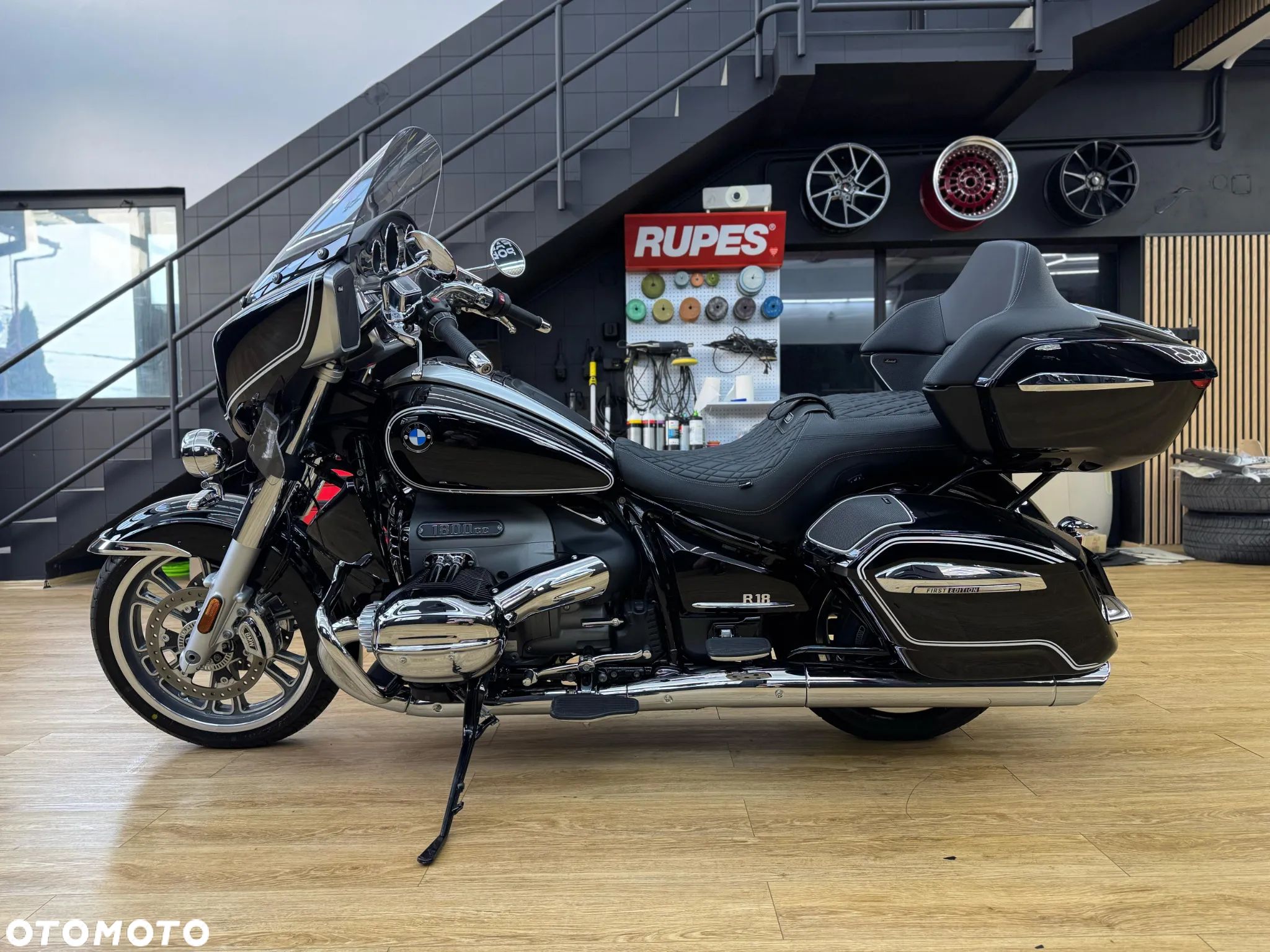 BMW R - 1