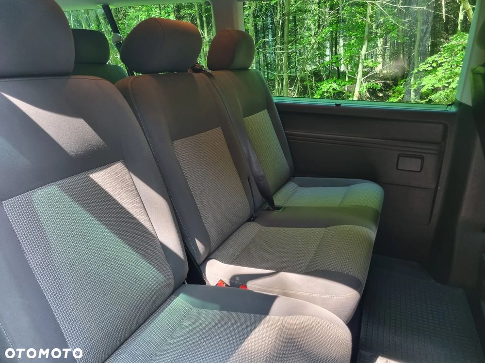 Volkswagen Caravelle - 9