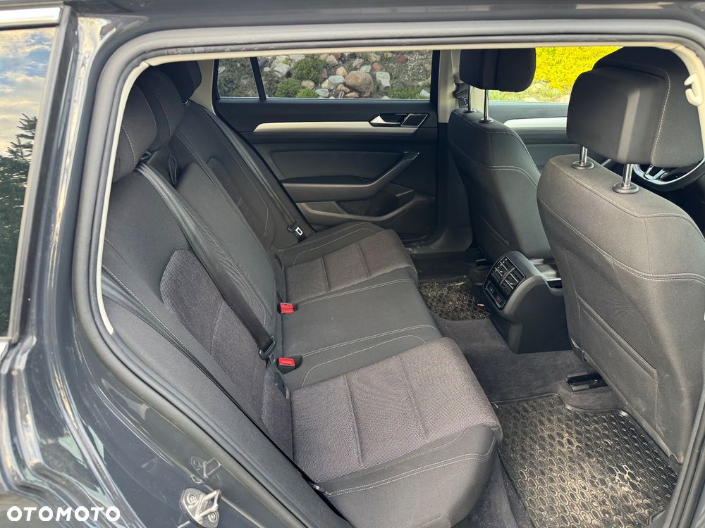 Volkswagen Passat 2.0 TDI SCR DSG Comfortline - 12