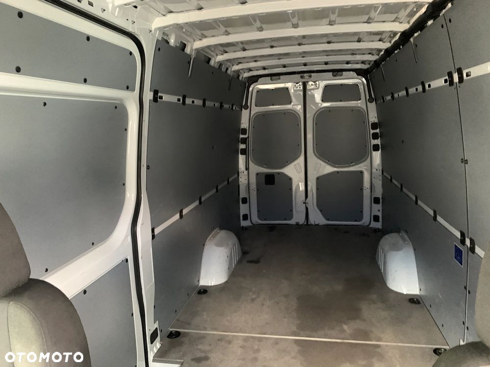 Mercedes-Benz Sprinter - 11