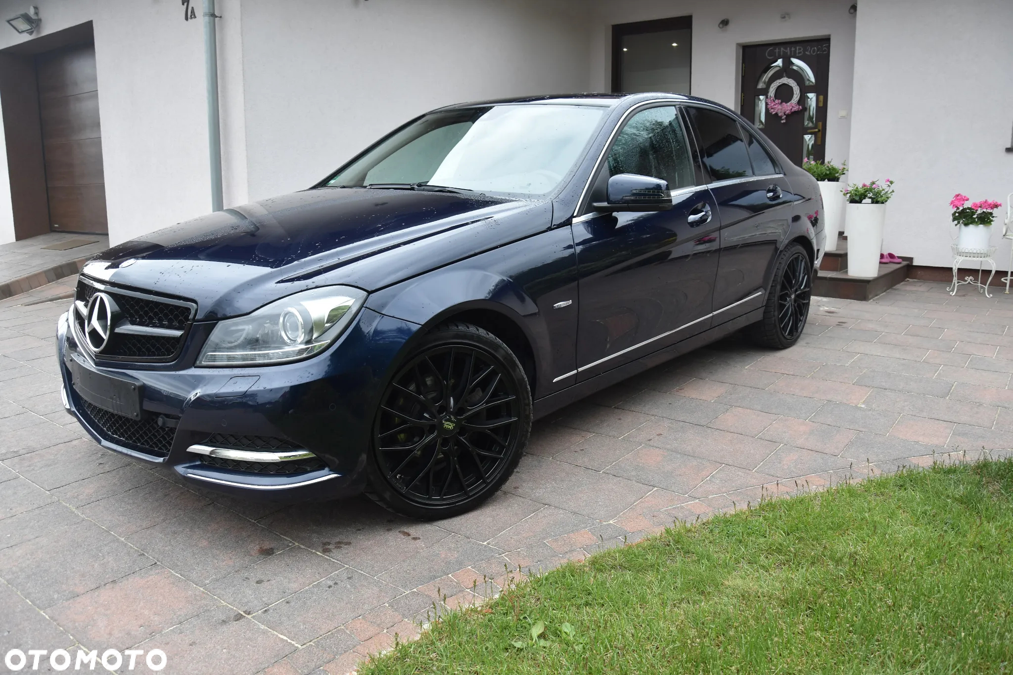 Mercedes-Benz Klasa C 200 CGI BlueEff Avantgarde - 2