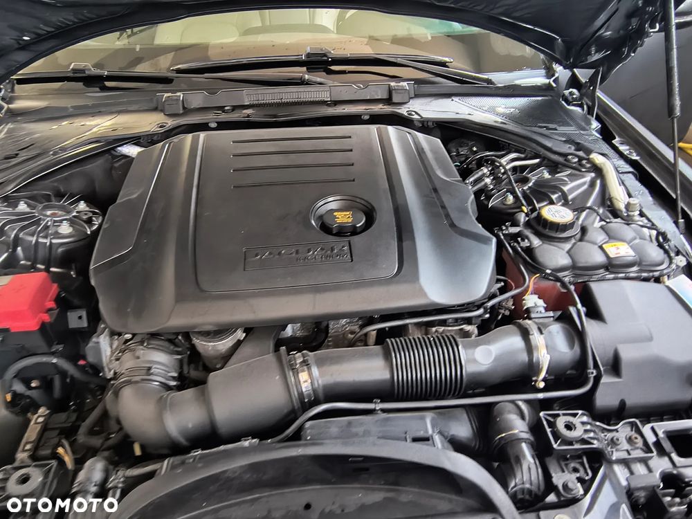 Jaguar XE 2.0 D AWD Prestige - 7