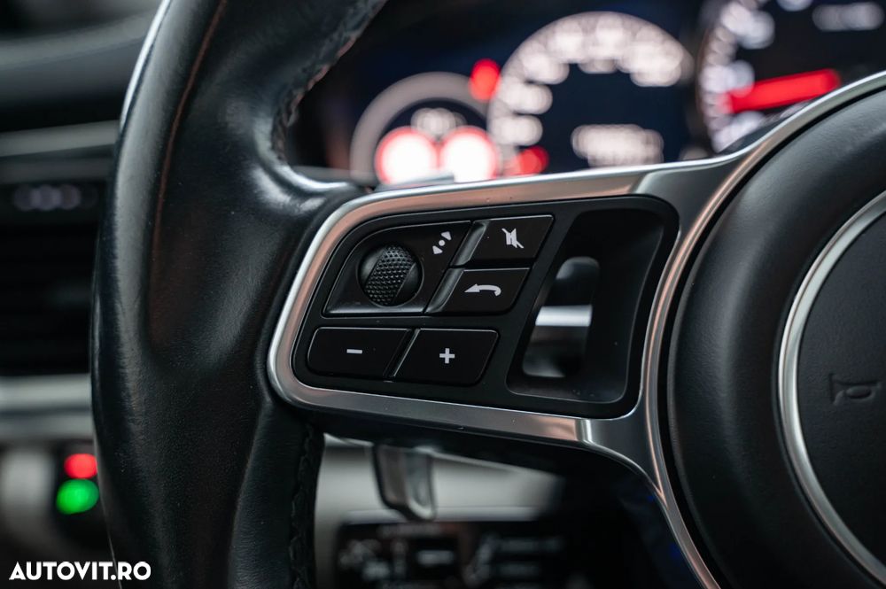 Porsche Panamera 4S Executive - 25