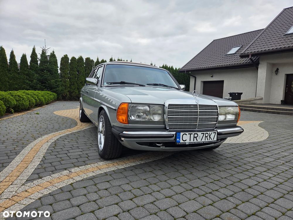 Mercedes-Benz W123 - 26