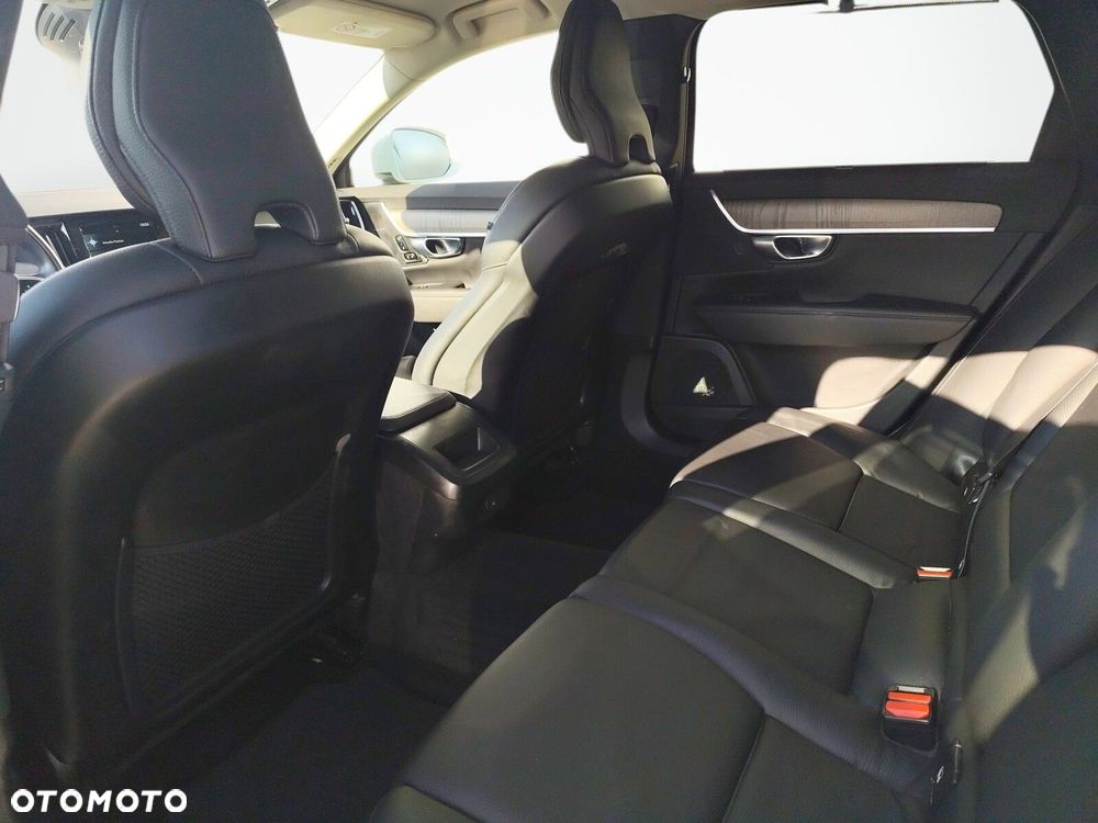 Volvo V90 Cross Country - 21