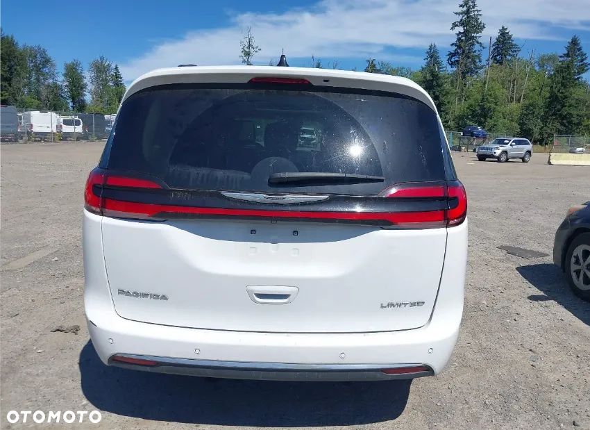 Chrysler Pacifica - 4