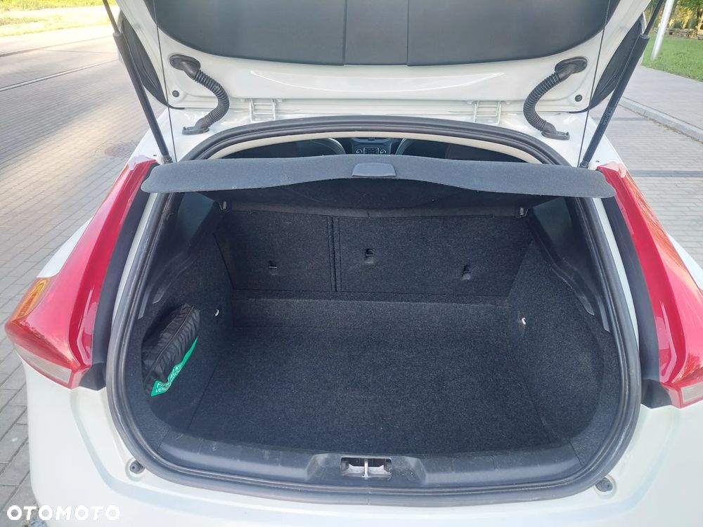 Volvo V40 T2 Momentum - 7