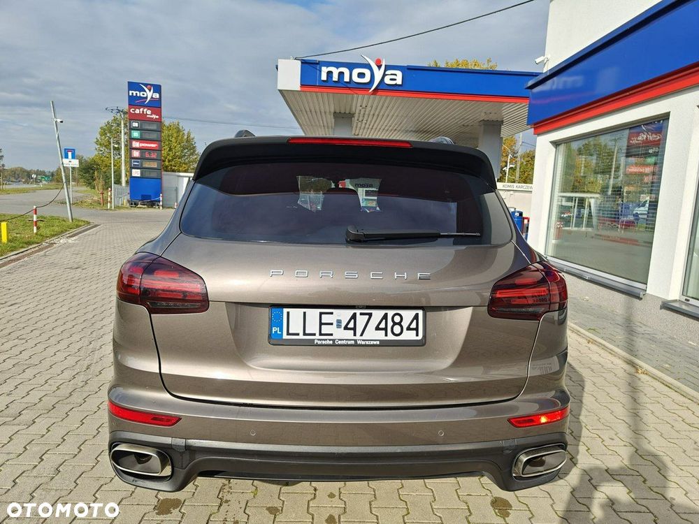Porsche Cayenne - 4