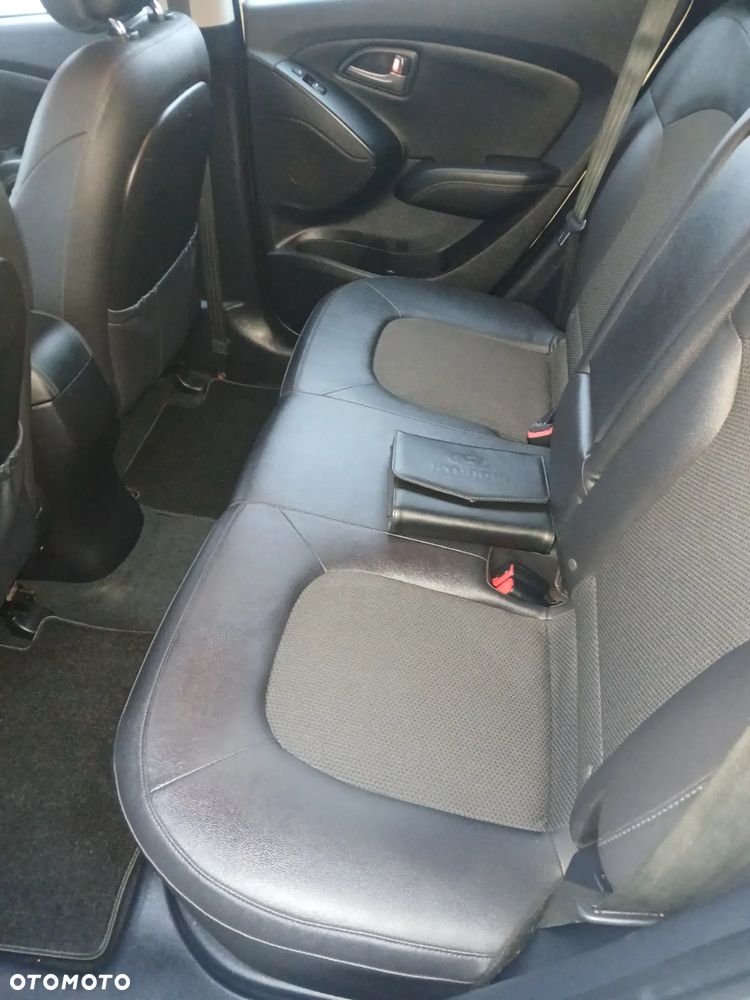 Hyundai ix35 1.7 CRDi 2WD blue Finale Gold - 24