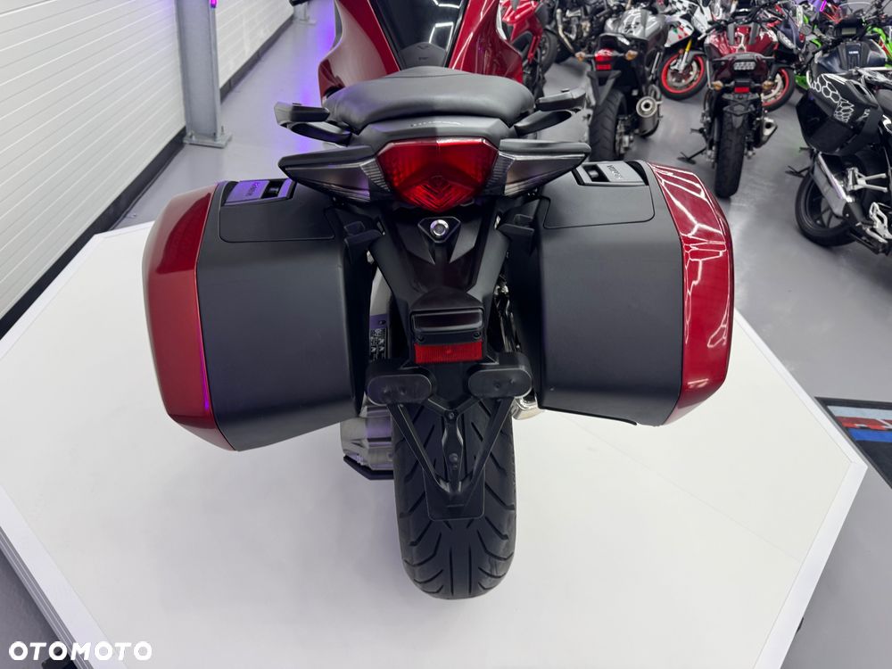 Honda VFR - 19