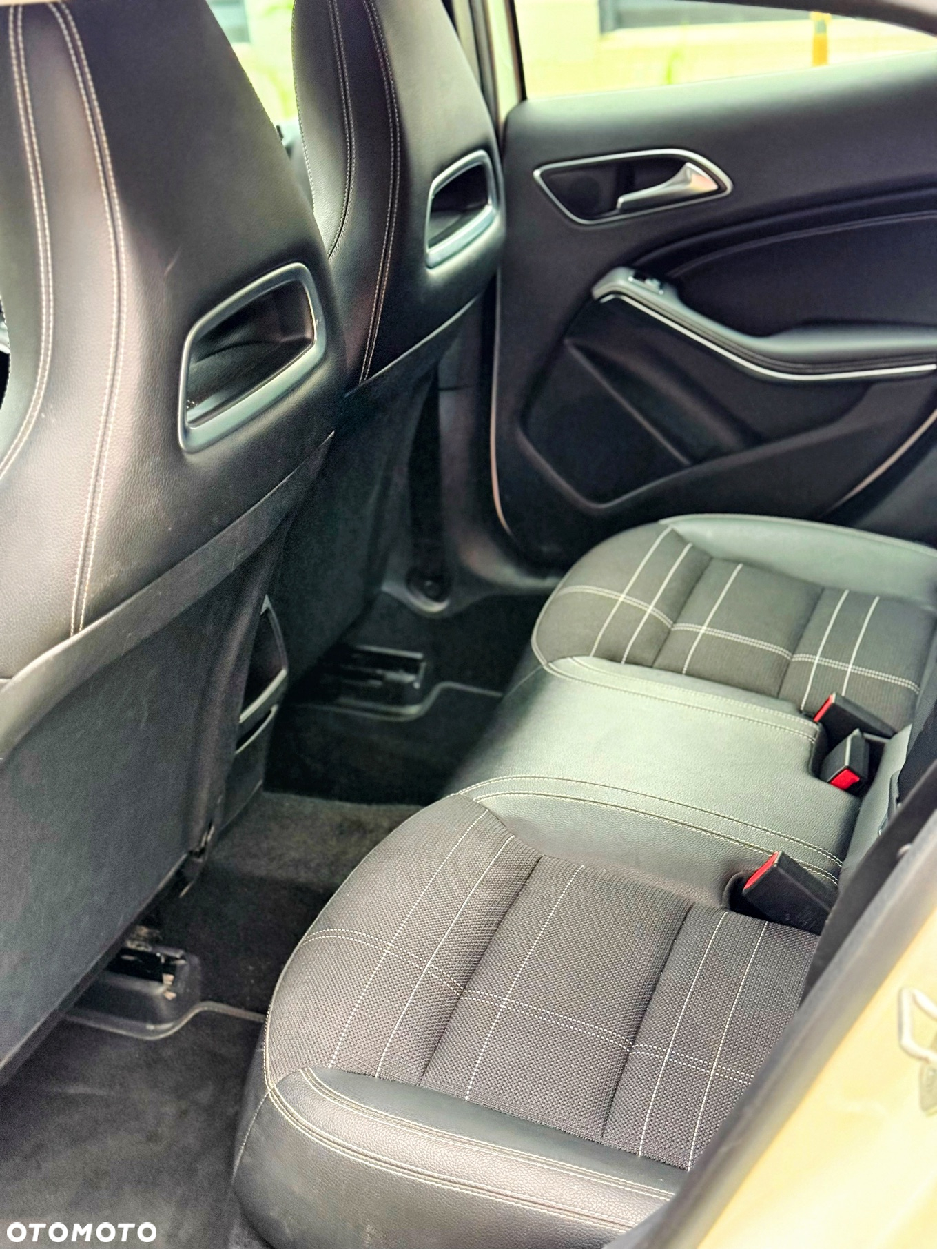 Mercedes-Benz GLA 180 - 9