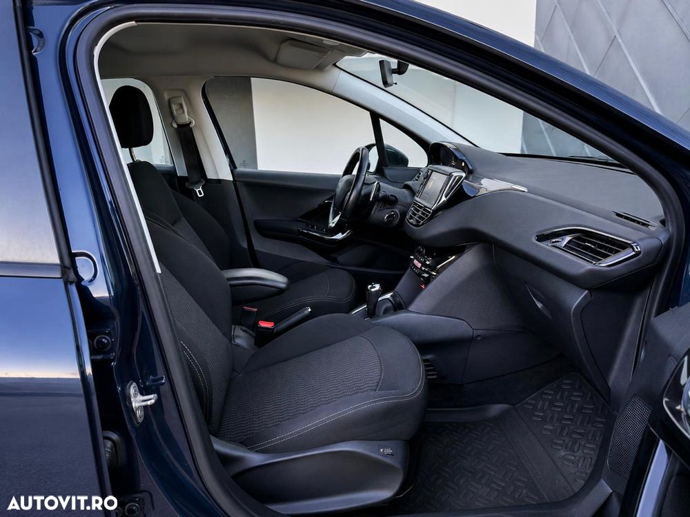 Peugeot 208 1.2 L PureTech ETG Allure - 17