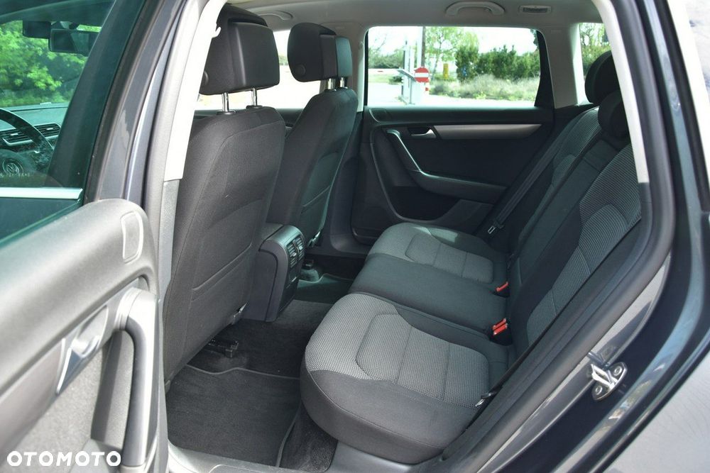 Volkswagen Passat - 15