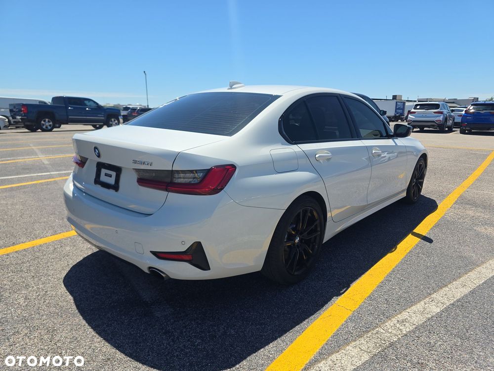 BMW Seria 3 330i - 3