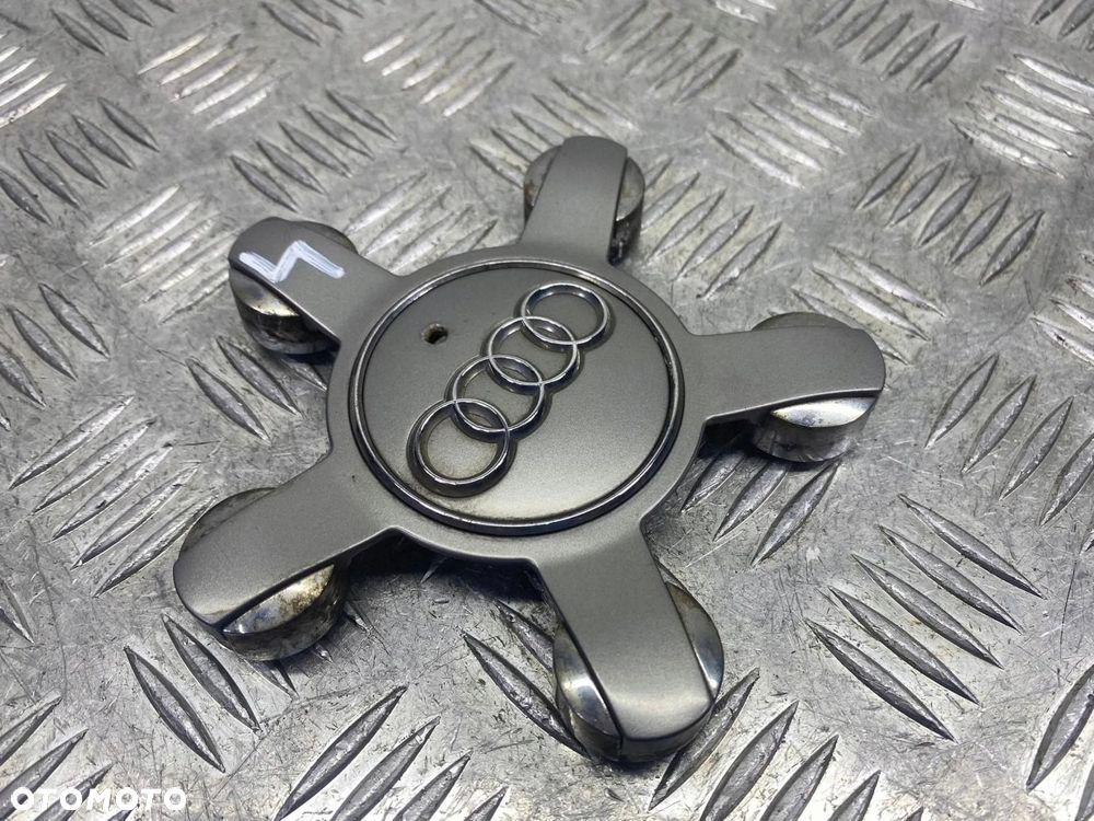 DEKIELEK KOŁPAK EMBLEMAT FELGI AUDI A4 A5 A6 A8 Q5 8R0601165 - 5