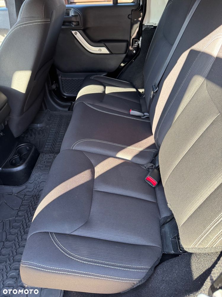 Jeep Wrangler 2.8 CRD Unlim Rubicon - 7