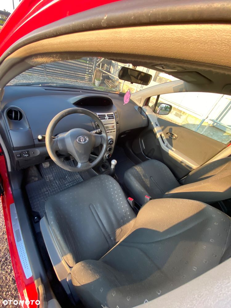 Toyota Yaris - 33