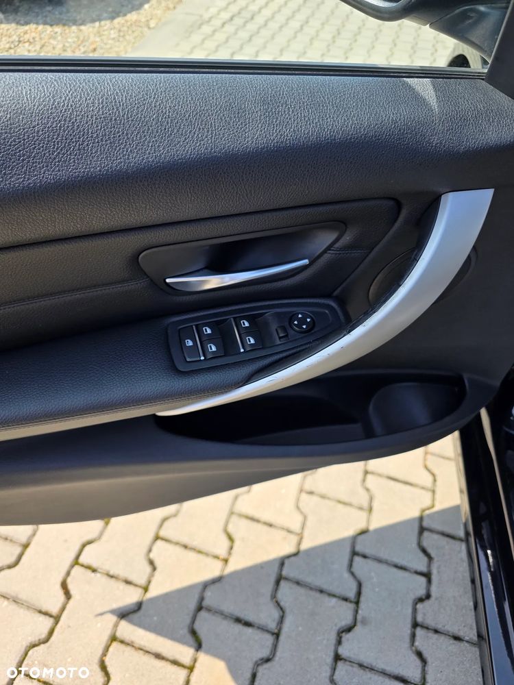 BMW Seria 3 320d xDrive - 24