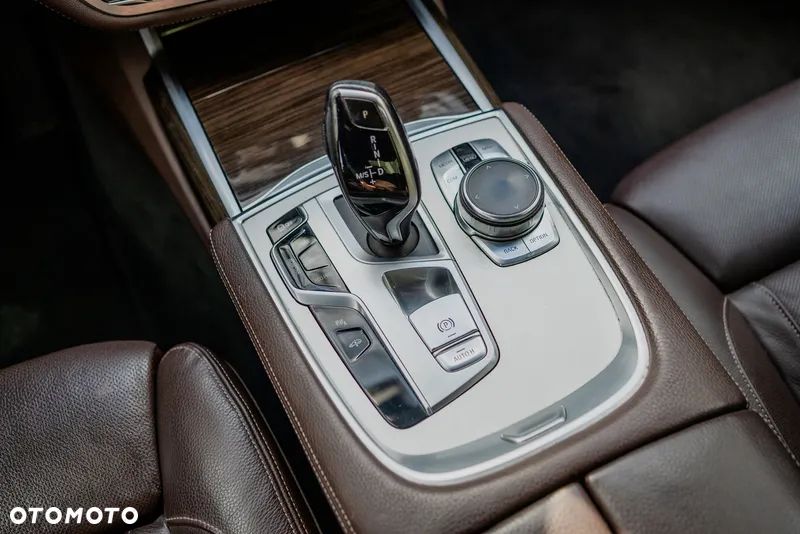 BMW Seria 7 740d xDrive - 14
