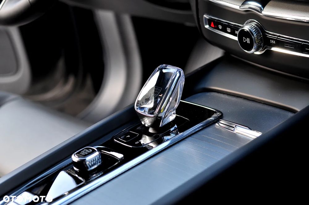 Volvo XC 60 B5 B AWD Plus Black Edition - 21