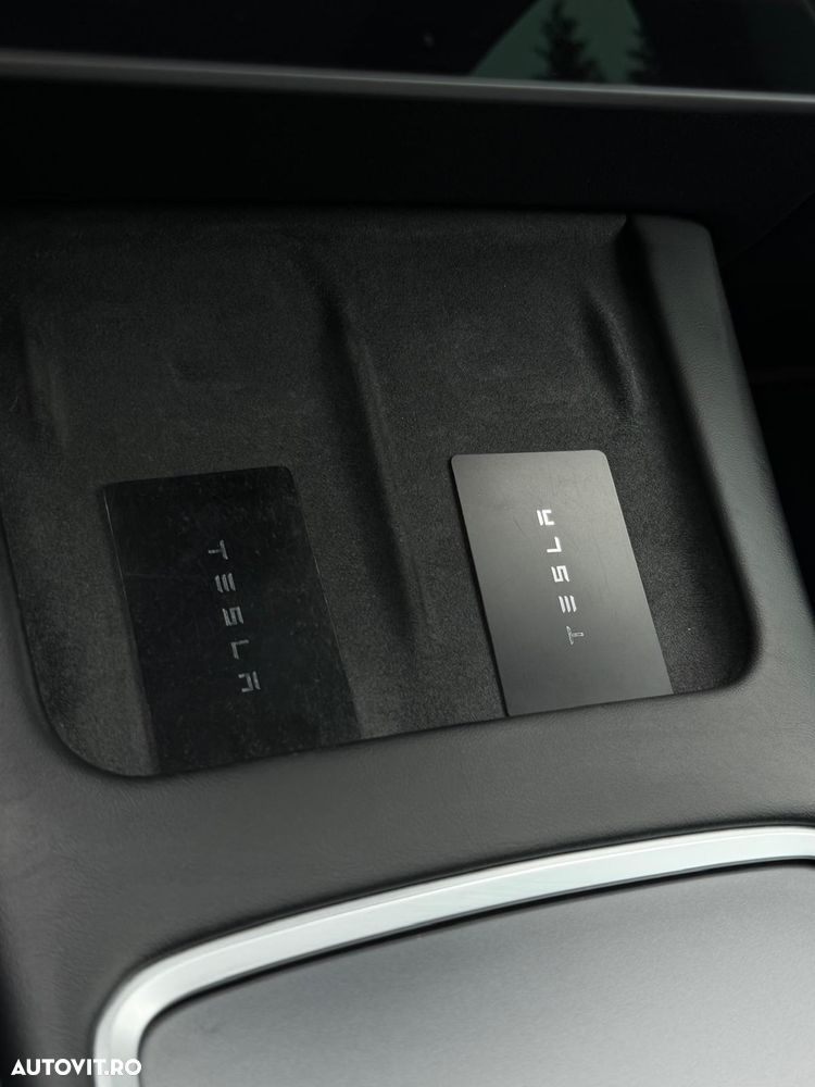 Tesla Model Y Long Range Dual Motor AWD - 14