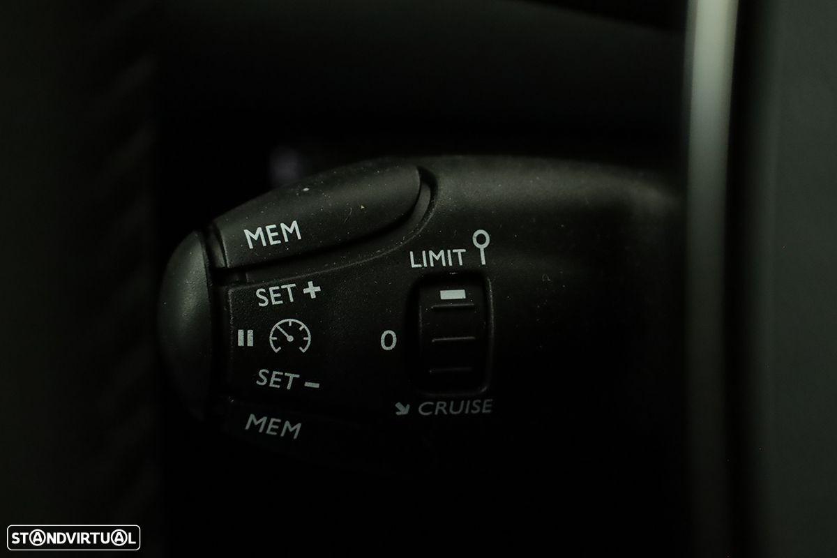 Peugeot 2008 1.2 PureTech Allure - 18
