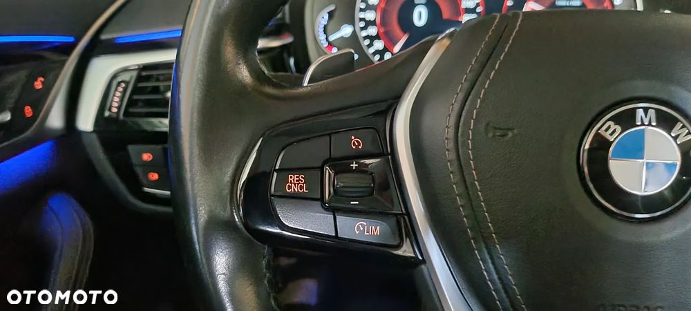 BMW Seria 5 530i xDrive Sport Line sport - 10