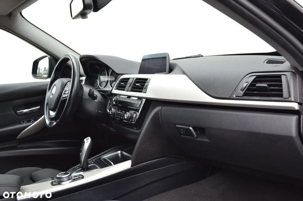 BMW Seria 3 318i - 9
