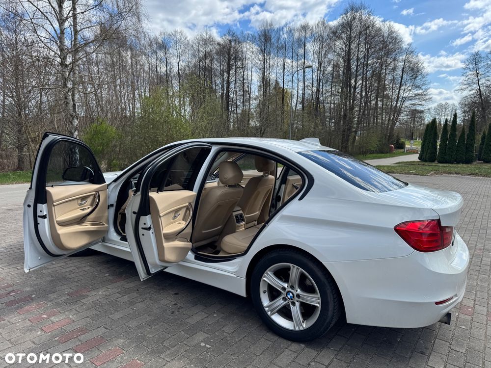 BMW Seria 3 320i - 15