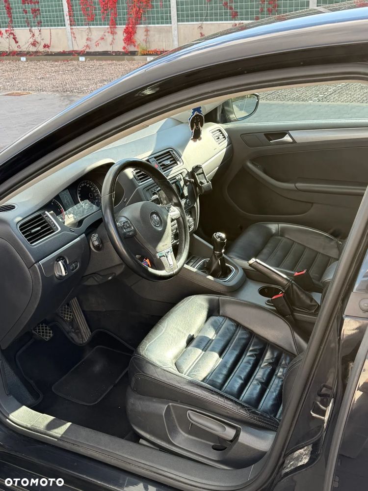 Volkswagen Jetta 2.0 TDI Highline Perfectline - 4