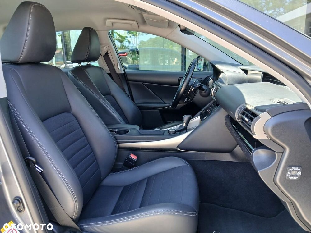 Lexus IS 200t Elegance - 26