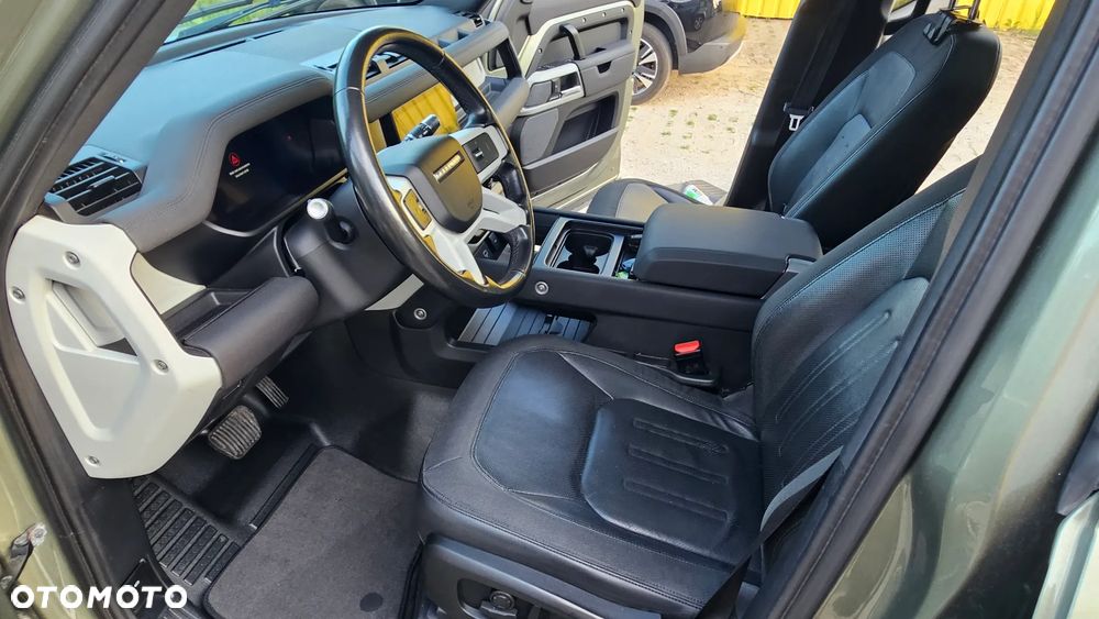 Land Rover Defender - 11