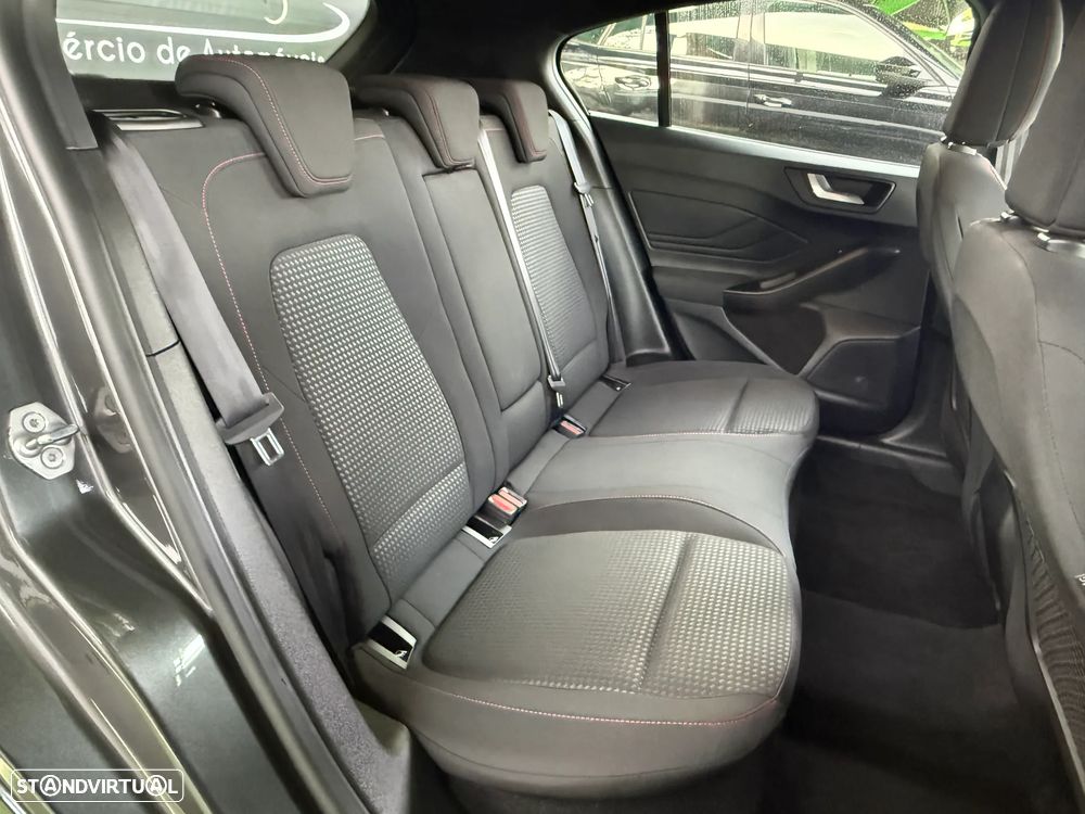 Ford Focus 1.5 TDCi EcoBlue ST-Line - 22