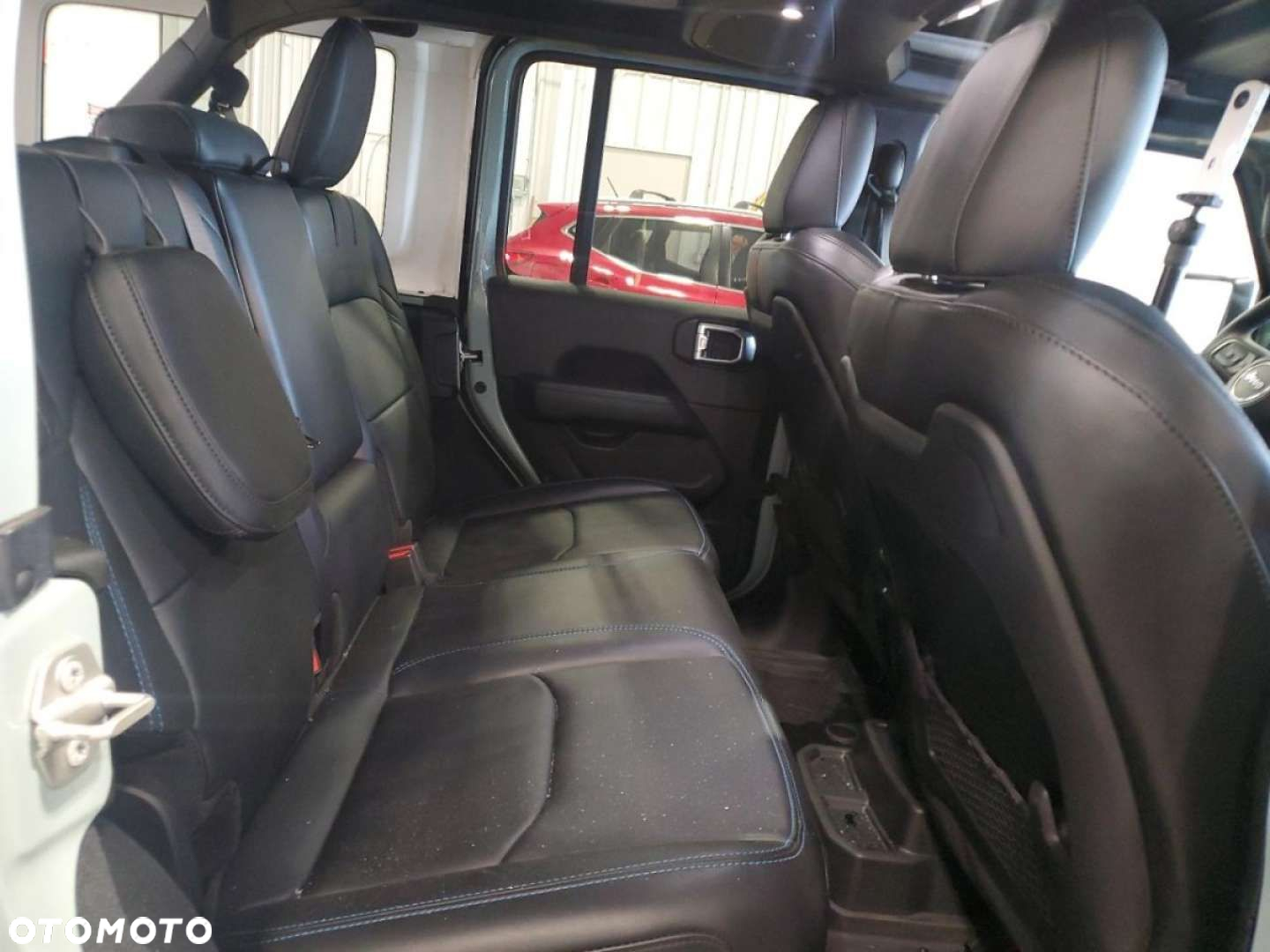 Jeep Wrangler - 12