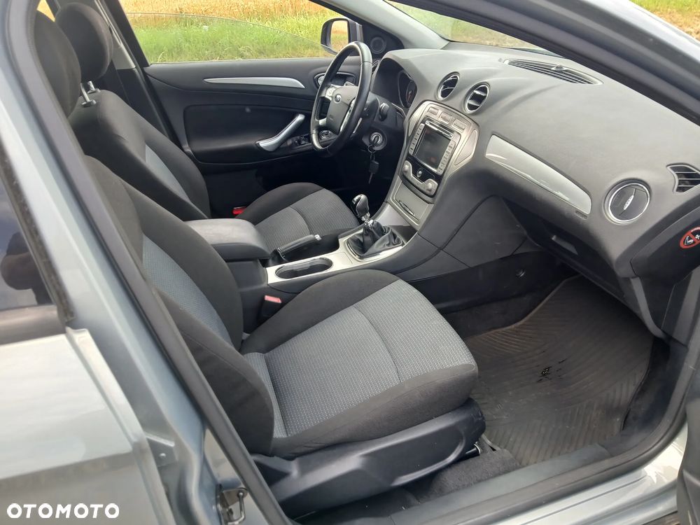 Ford Mondeo 2.5 Titanium - 22