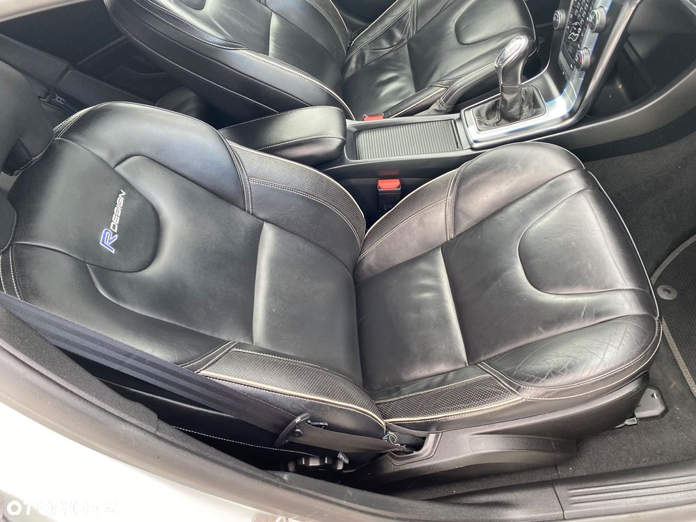 Volvo V40 D2 R Design - 18