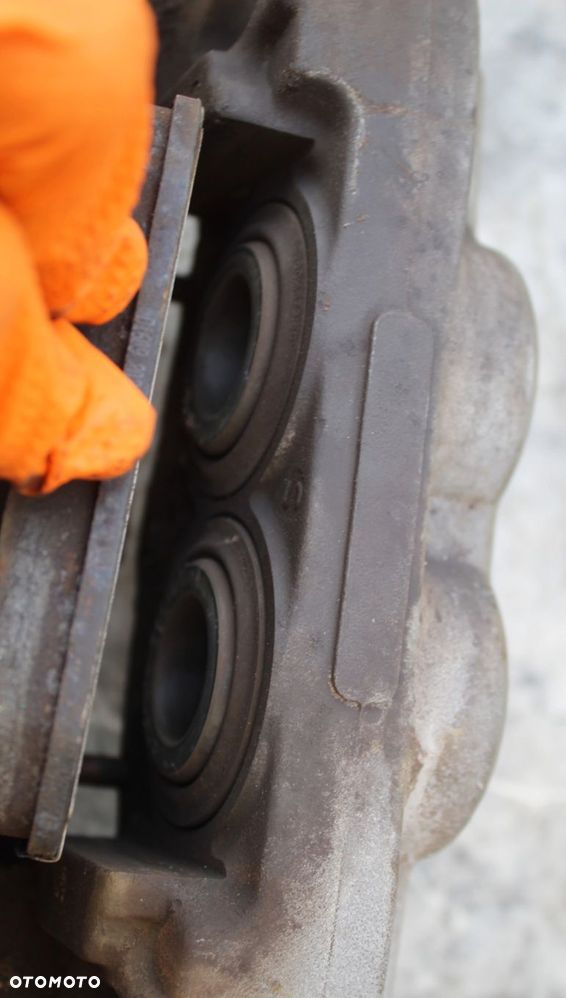 ZACISK HAMULCA PRAWY PRZÓD PRZEDNI BREMBO BMW 4 F32 - 8
