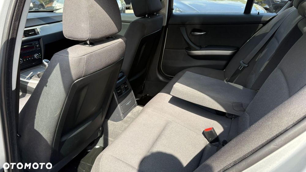 BMW Seria 3 318i - 35