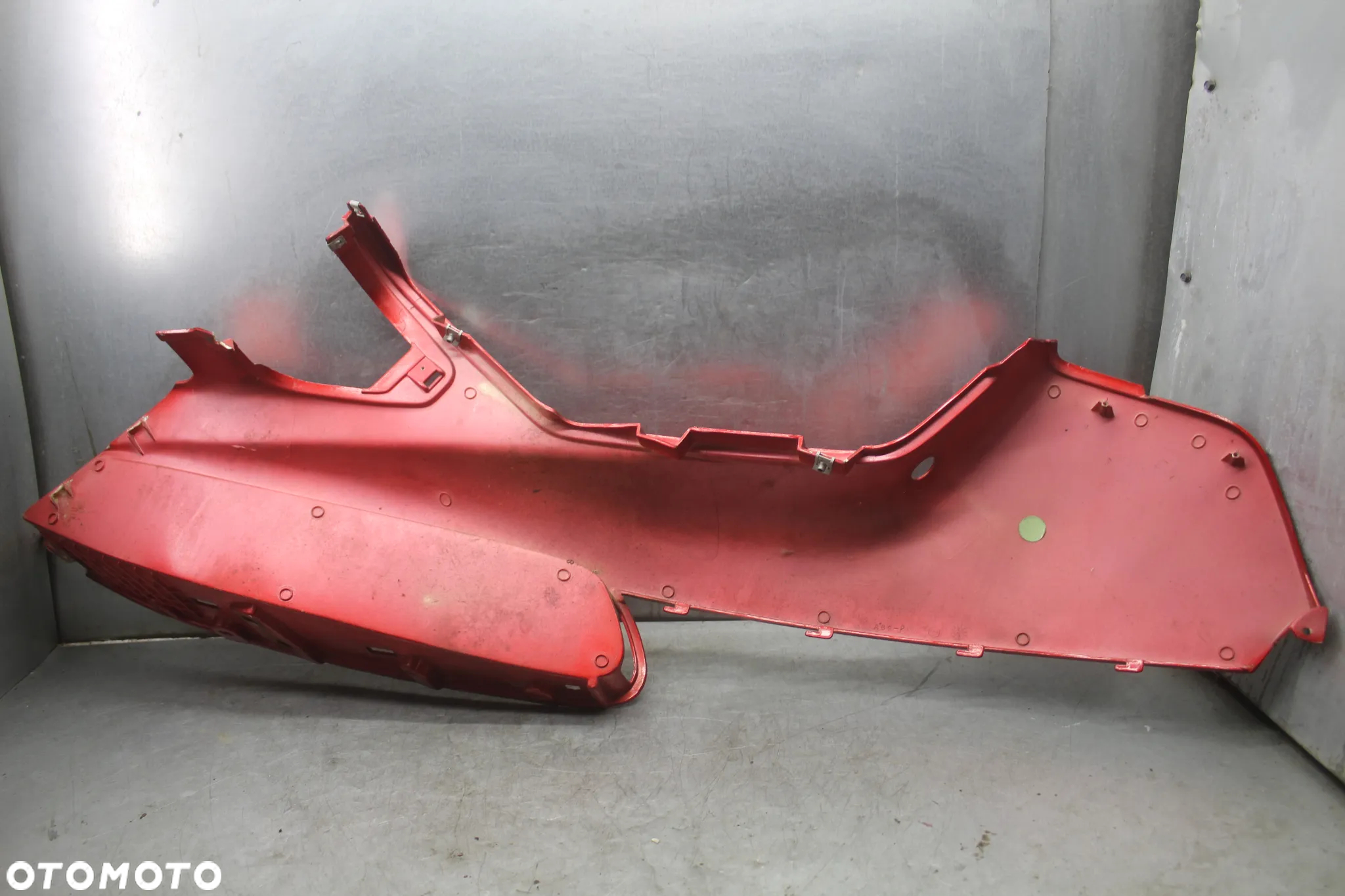 Piaggio Hexagon Sfera 125 2T Bok boczek podłoga owiewka osłona prawa - 2