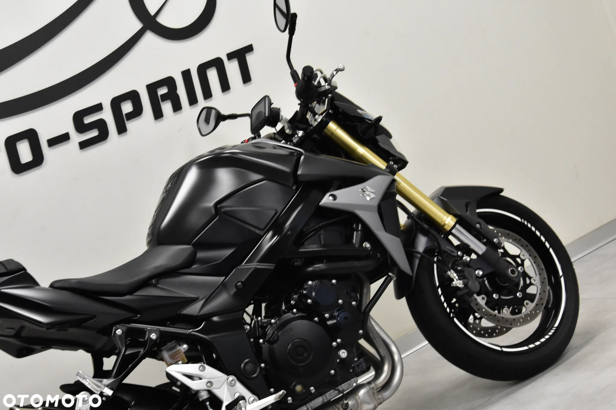 Suzuki GSR - 15