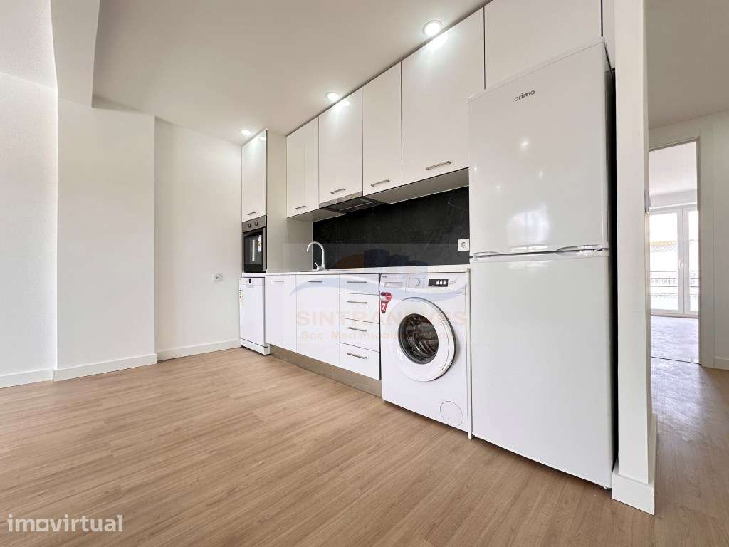 T3 Com 2 Terraços Amplos no Centro da Amadora Totalmente Remodelado - Grande imagem: 2/17