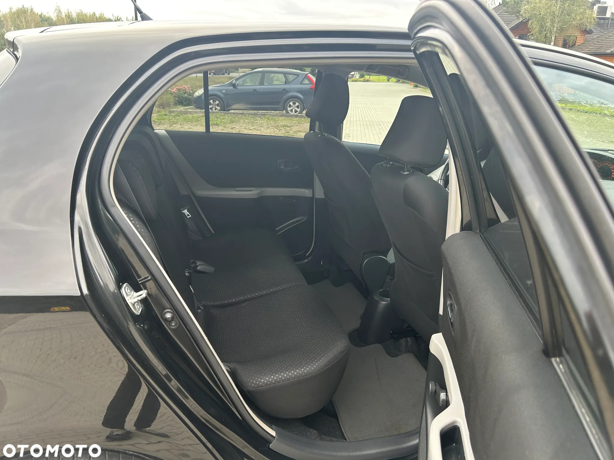 Toyota Yaris - 12