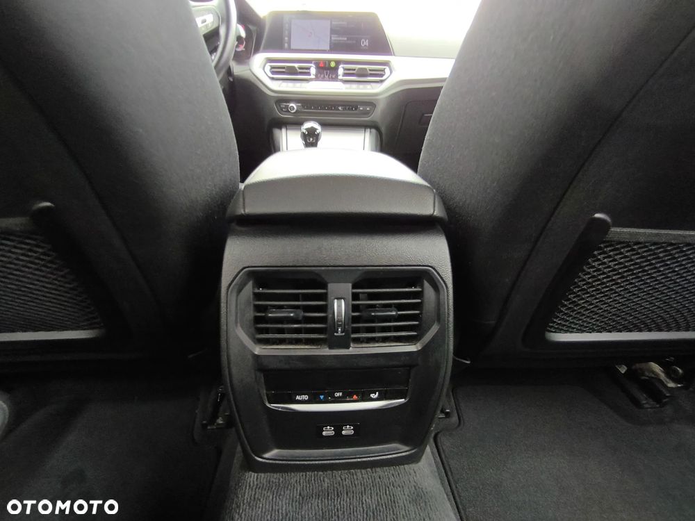 BMW Seria 3 318i - 19