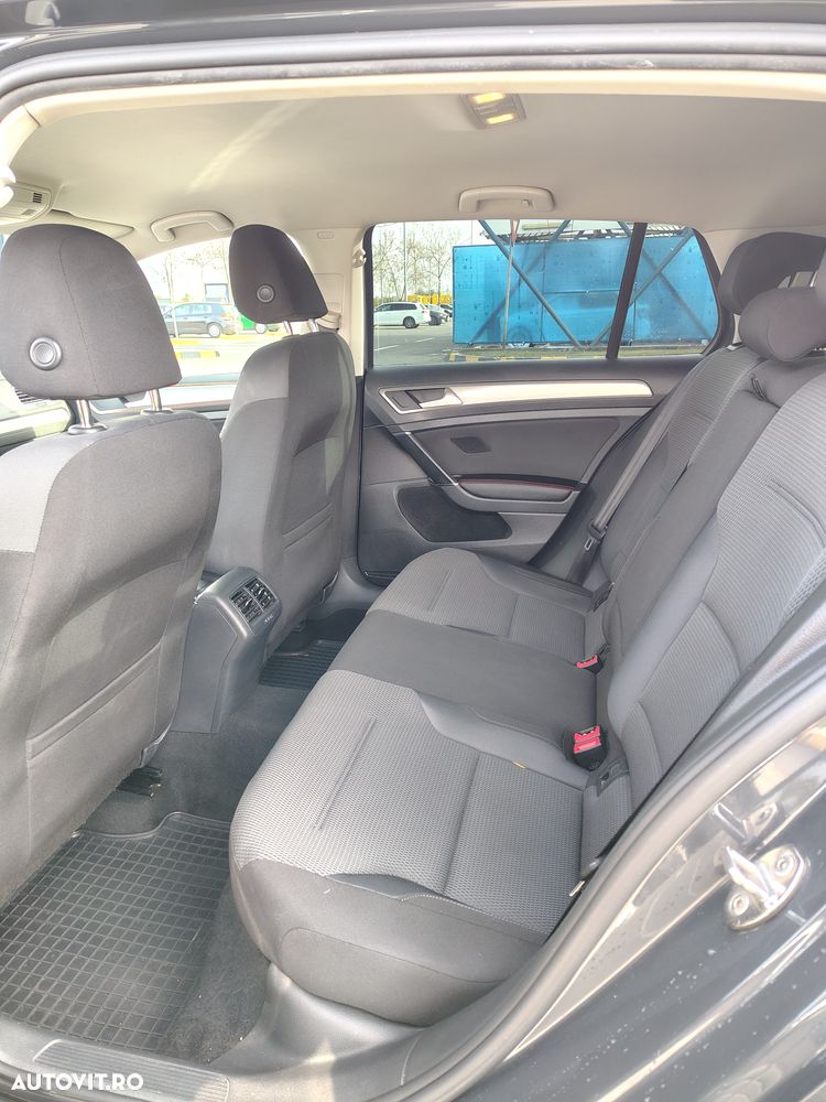 Volkswagen Golf - 10